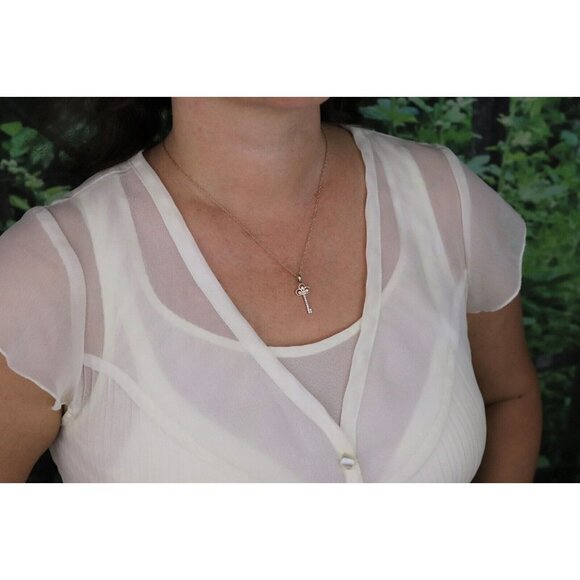 10k Yellow Gold Cubic Zirconia Key Necklace  18 inch chain - Picture 3 of 8